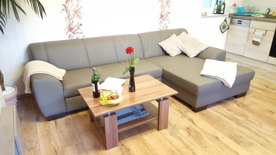 Living room, Photo of the whole room, Decorative detail, Seating area