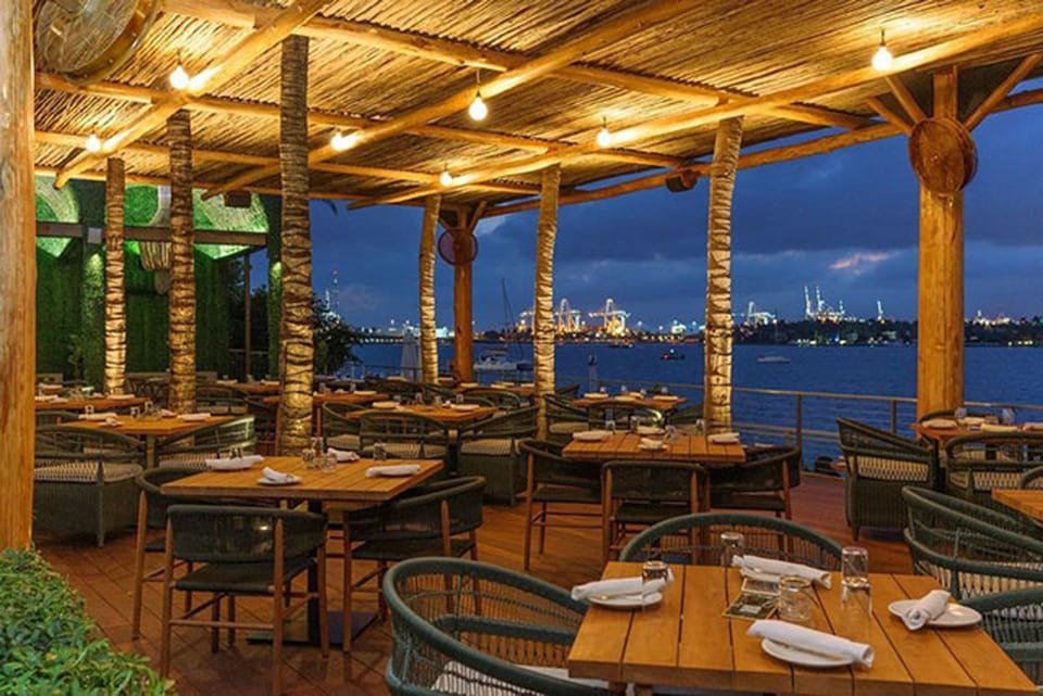 Restaurant/places to eat, Restaurant/places to eat, Night, Seating area, Sea view