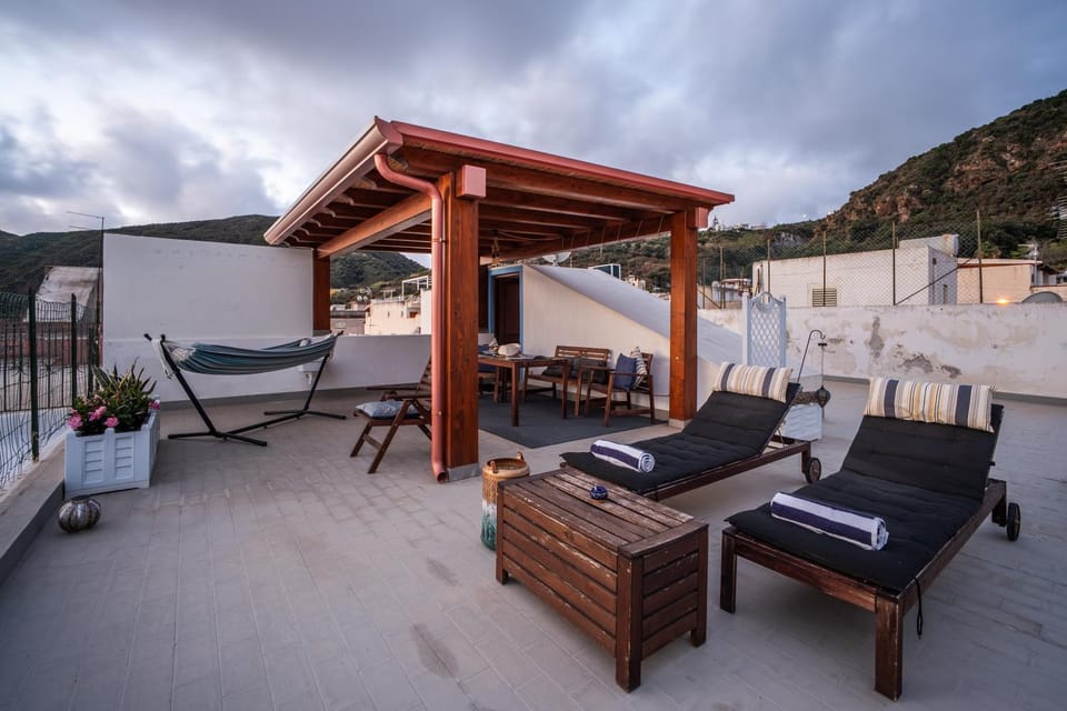 Patio, Mountain view