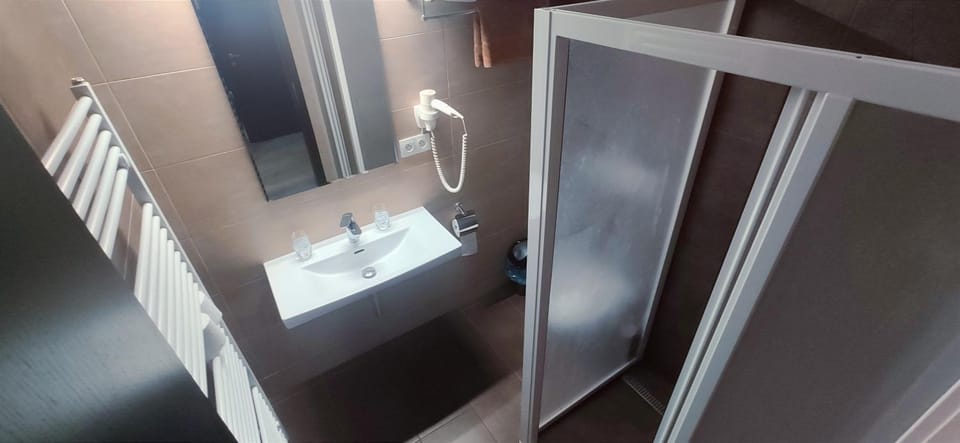 Sun-House Pension - ParkingFree Limited spaces- Hotel in Prague