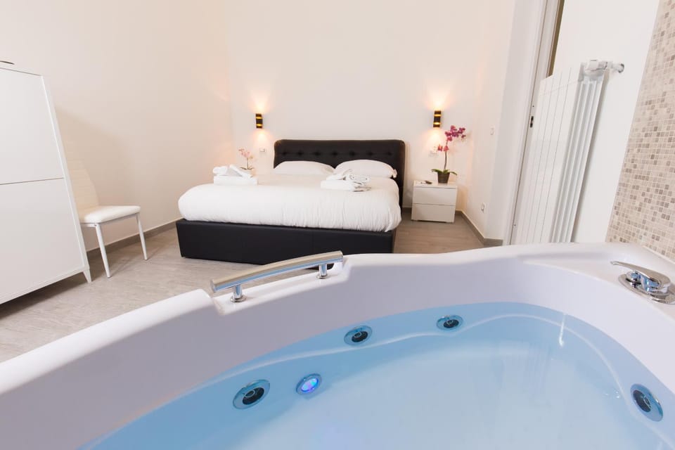 People, Hot Tub, Bedroom, Family