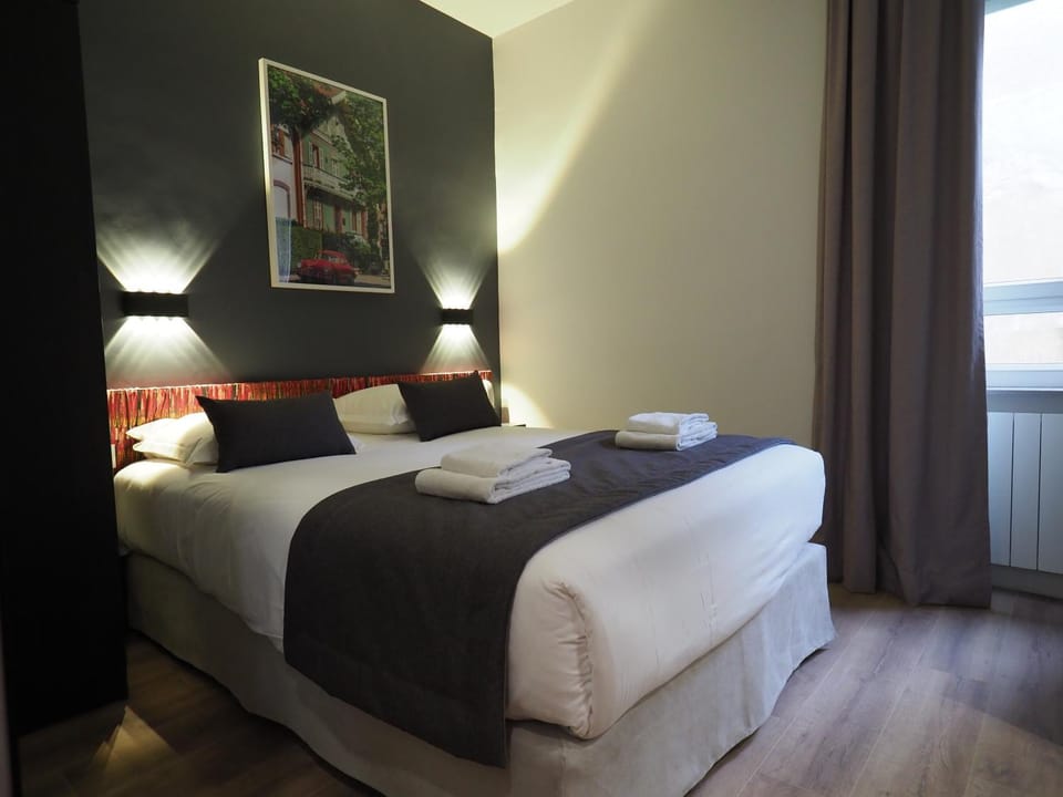 Photo of the whole room, Decorative detail