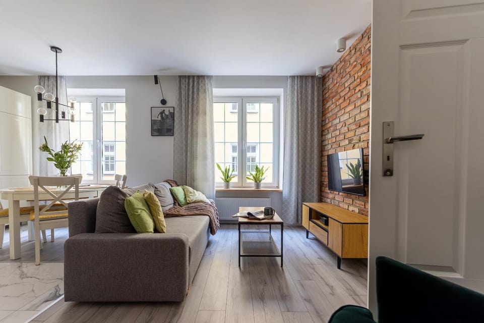 Communal lounge/ TV room, TV and multimedia, Living room, Seating area, Dining area, Evening entertainment