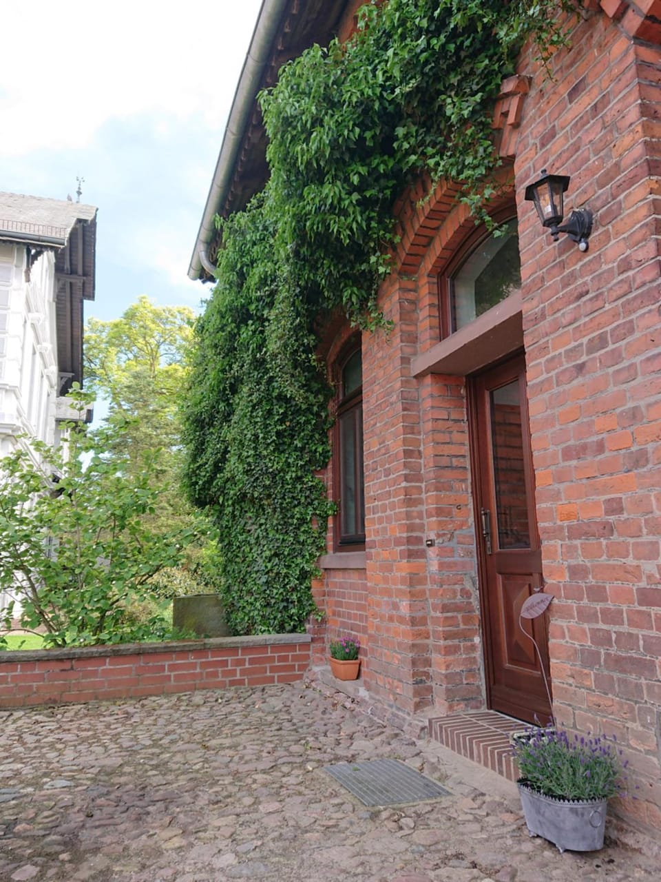 Property building, Facade/entrance