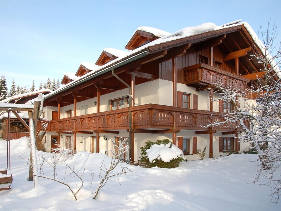 Facade/entrance, Winter