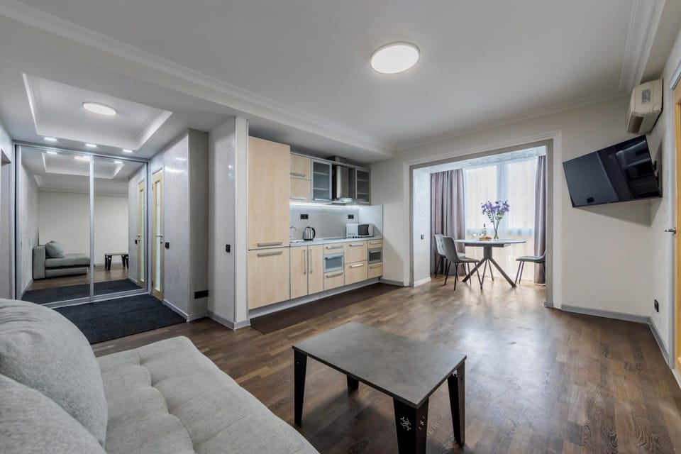 Seating area, kitchen