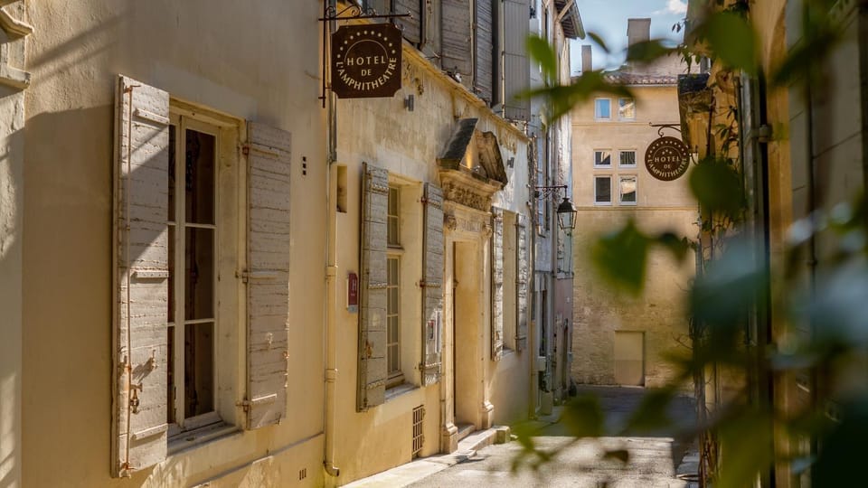 Property building, Neighbourhood