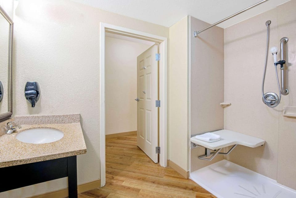 Shower, Bathroom, Photo of the whole room, On site, ADAM