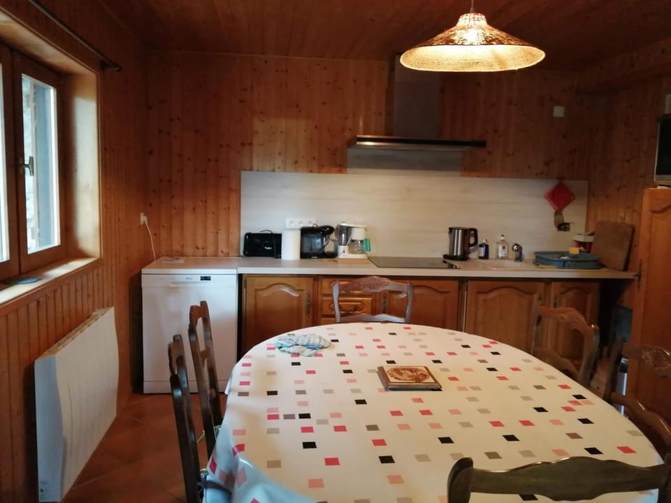 Bel appartement au rez de chaussée d'un chalet Apartment in Auvergne-Rhône-Alpes
