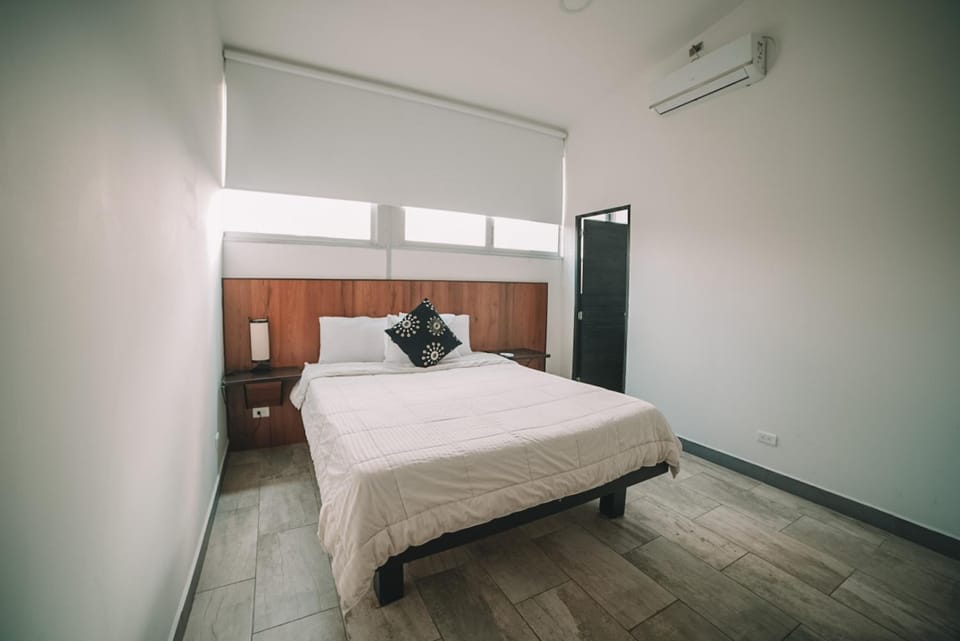 Property building, Bed, Photo of the whole room