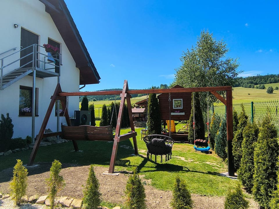 Property building, Day, Natural landscape, Garden, Evening entertainment, Garden view