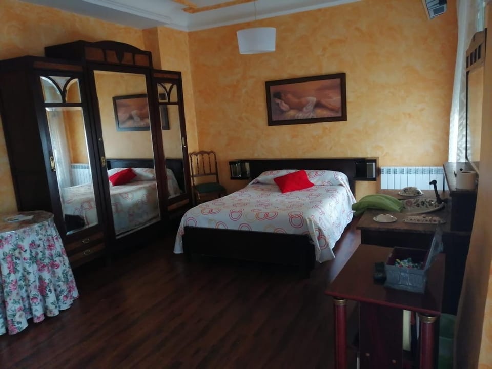 Hospedaje Menendez Pelayo Bed and Breakfast in Santander