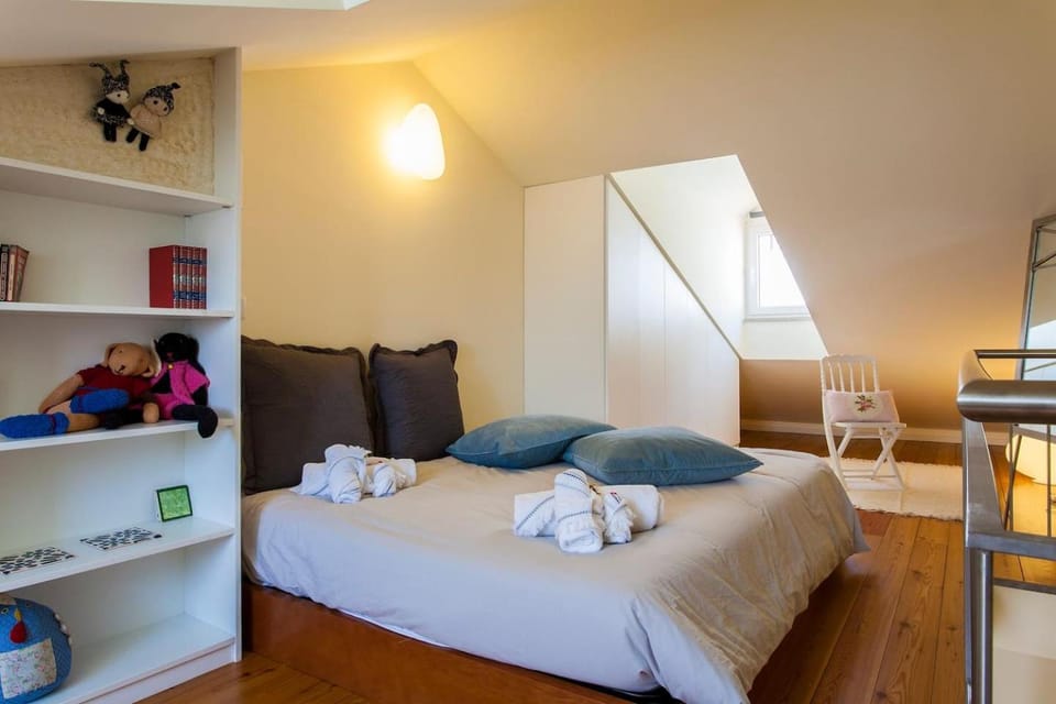 Exquisit Flat Right Apartment in Lisbon