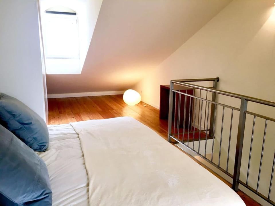 Exquisit Flat Right Apartment in Lisbon