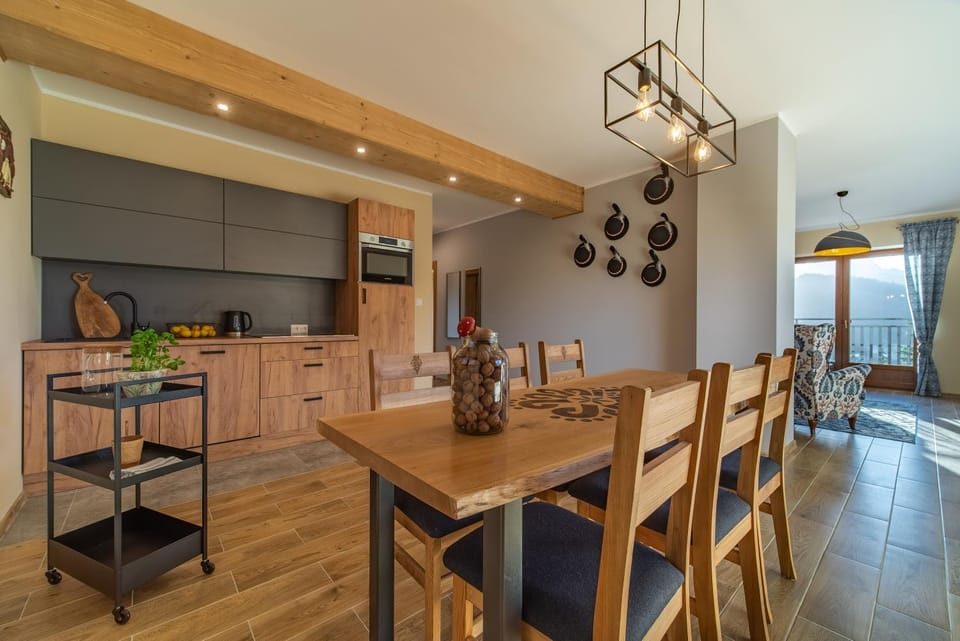 Kitchen or kitchenette, Living room, Seating area, Dining area