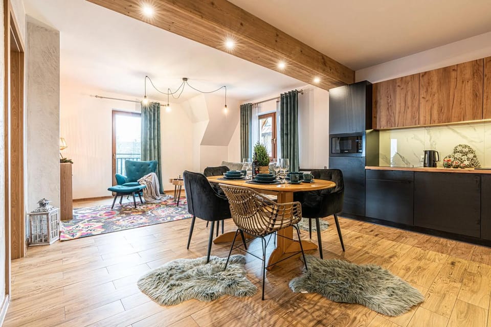 Kitchen or kitchenette, Living room, Seating area, Dining area