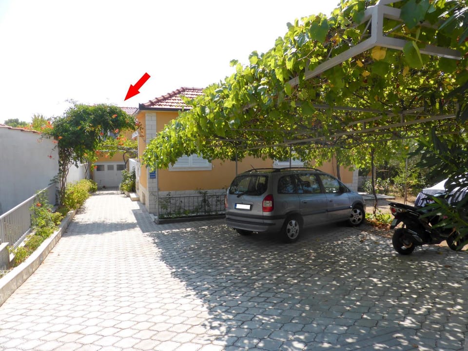 Patio, Facade/entrance