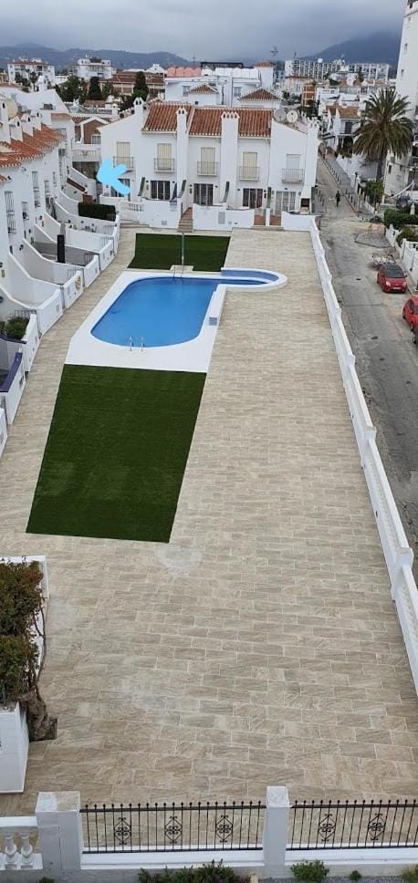 Bird's eye view, Pool view