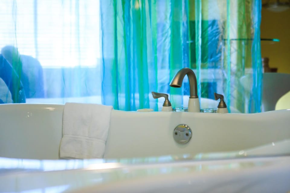 Hot Tub, Bathroom