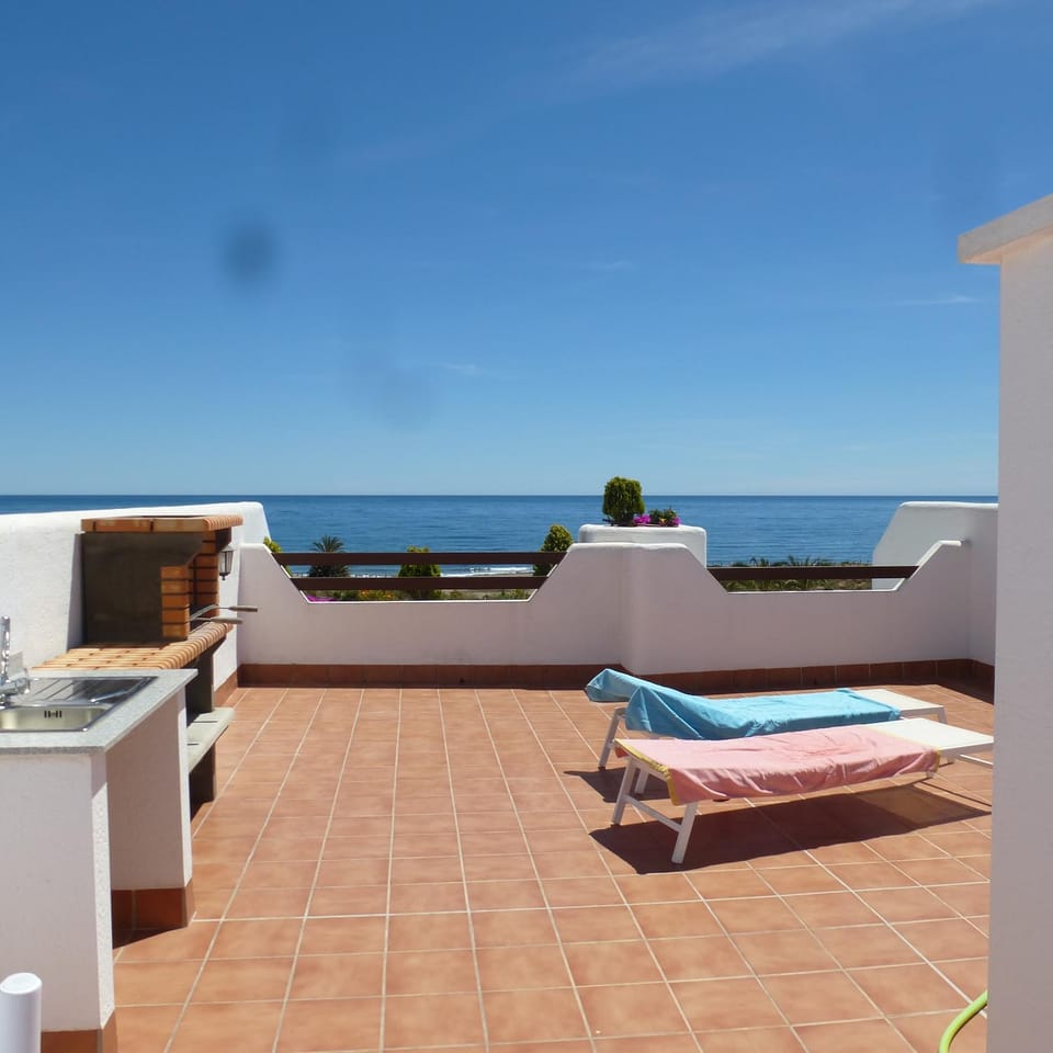 Property building, Balcony/Terrace, Sea view
