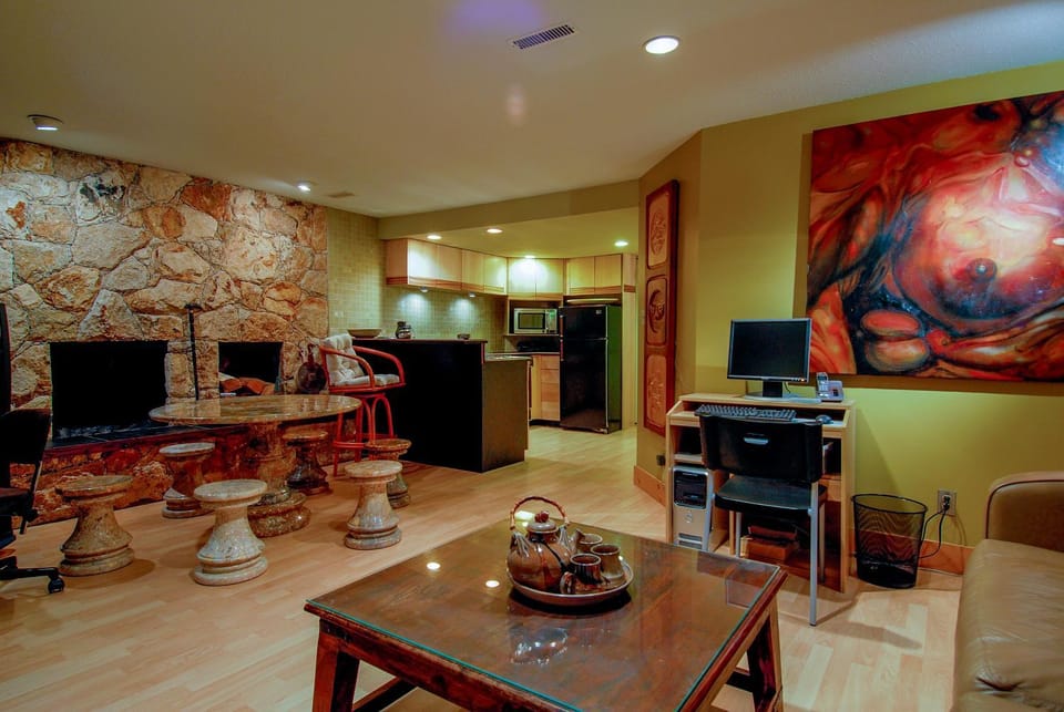 Communal lounge/ TV room