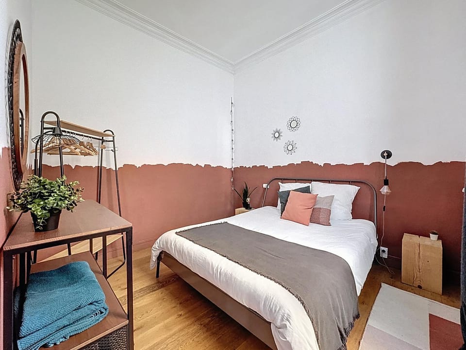 Bed, Bedroom