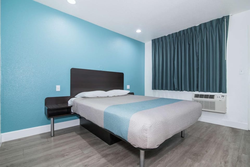 Photo of the whole room, On site