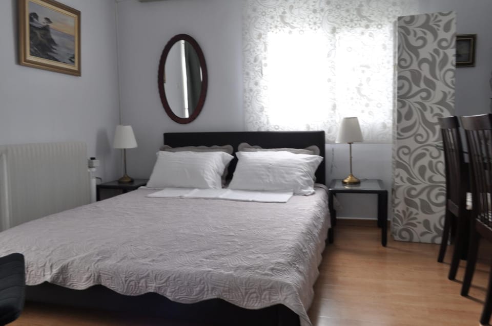 Awesome Home 3' from Metro (M3) Station Agia Paraskevi Apartment in Chalandri