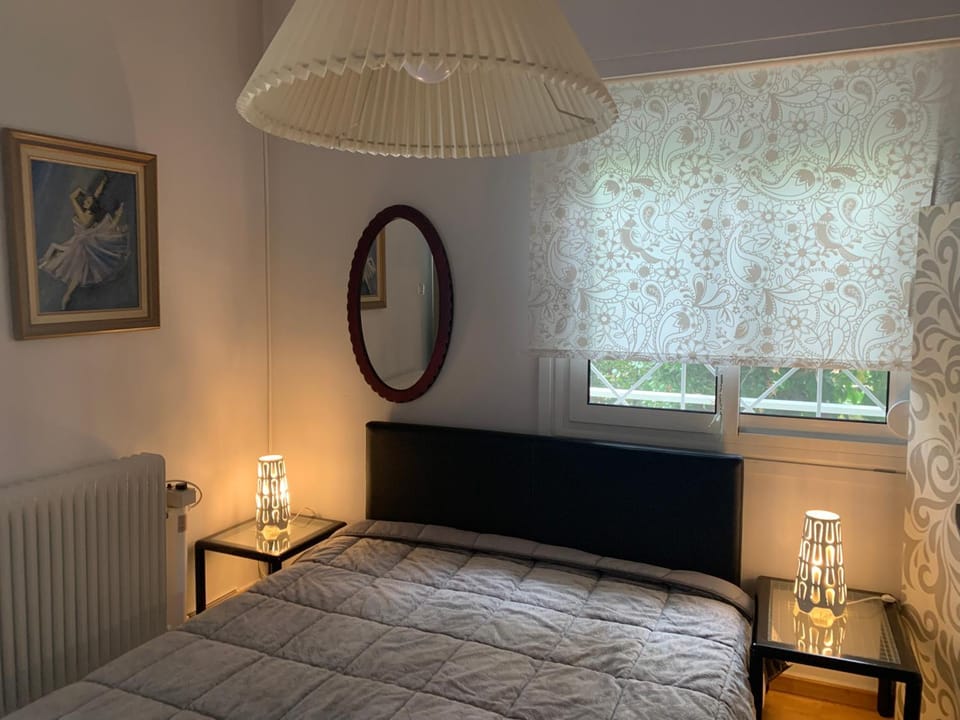 Awesome Home 3' from Metro (M3) Station Agia Paraskevi Apartment in Chalandri