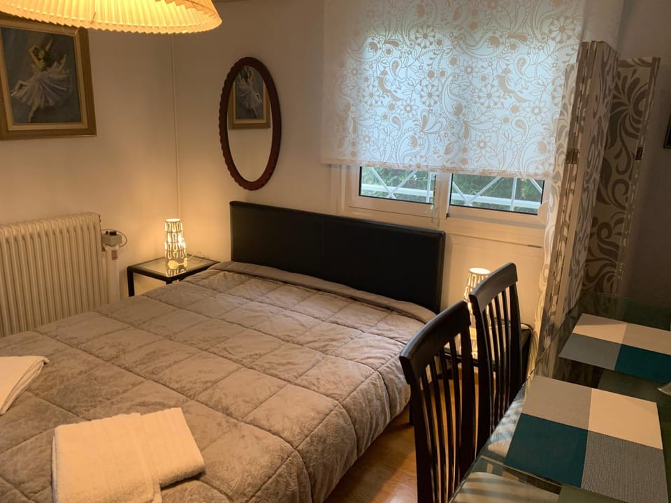 Awesome Home 3' from Metro (M3) Station Agia Paraskevi Apartment in Chalandri
