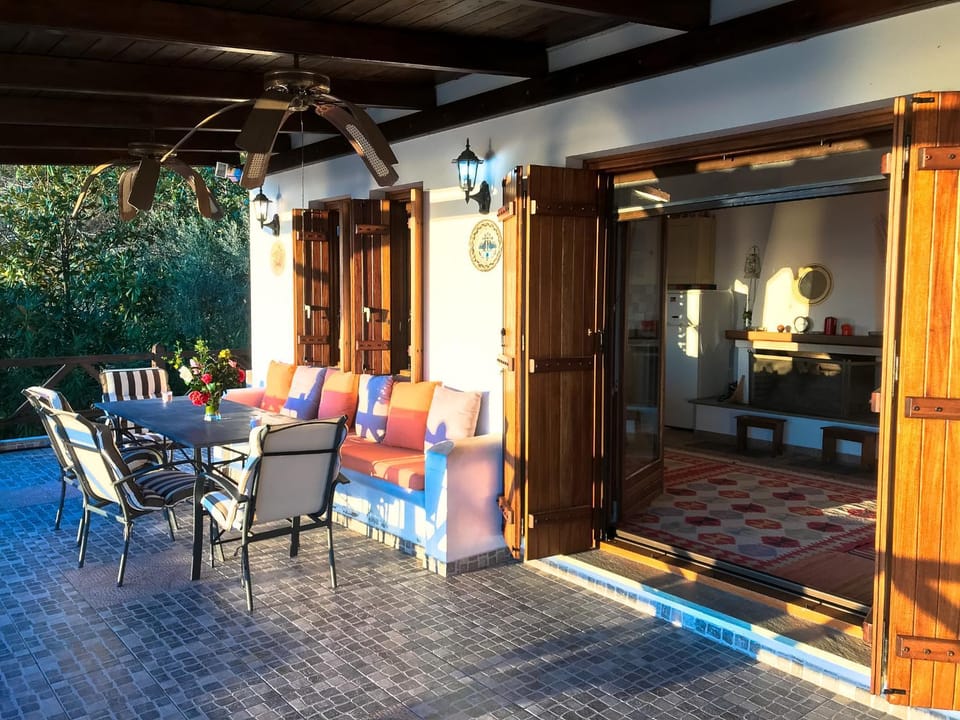 Patio, Facade/entrance, Balcony/Terrace, Dining area