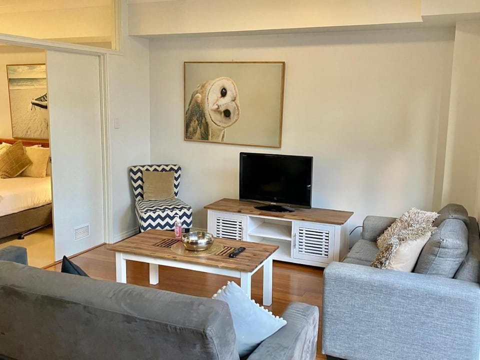 6 Executive Eastside Parking & Pool Apartment in Perth