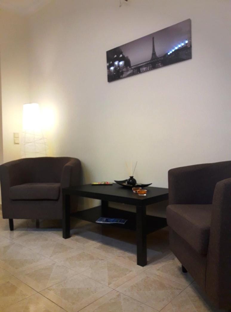 Day, Summer, Living room, Decorative detail, Seating area, Dining area, On site