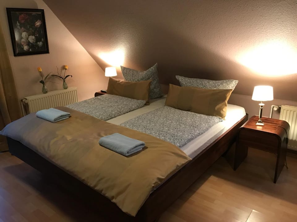 Photo of the whole room, Bedroom