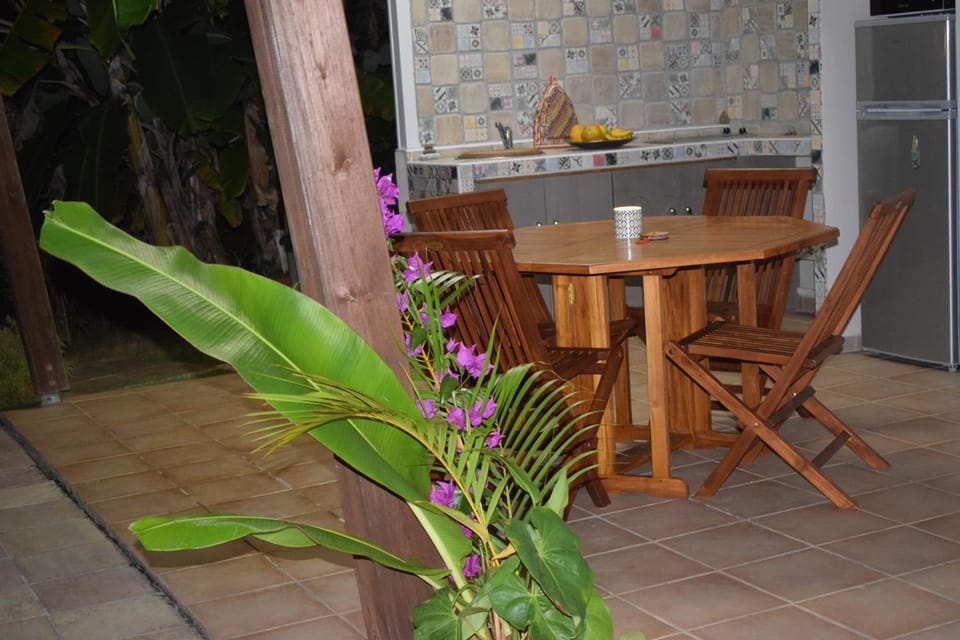 Patio, Kitchen or kitchenette, Dining area