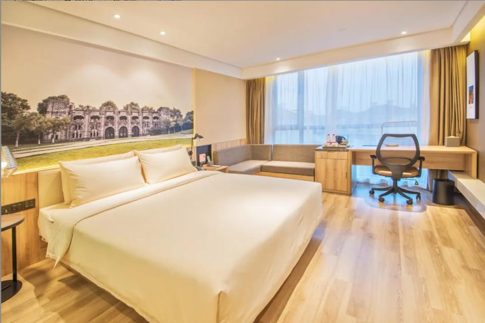 Atour Hotel Nanjing Sun Yat-sen Mausoleum Scenic Area Alfalfa Garden Subway Station Hotel in Nanjing