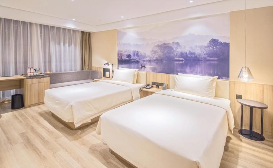 Atour Hotel Nanjing Sun Yat-sen Mausoleum Scenic Area Alfalfa Garden Subway Station Hotel in Nanjing