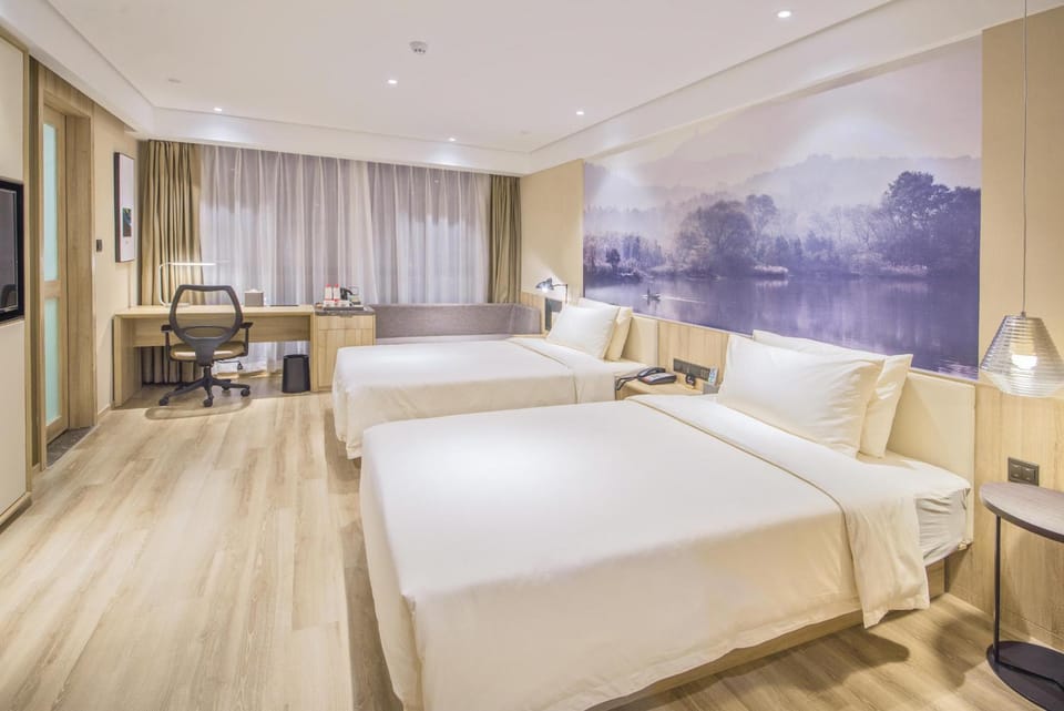 Atour Hotel Nanjing Sun Yat-sen Mausoleum Scenic Area Alfalfa Garden Subway Station Hotel in Nanjing