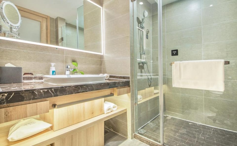 Atour Hotel Nanjing Sun Yat-sen Mausoleum Scenic Area Alfalfa Garden Subway Station Hotel in Nanjing