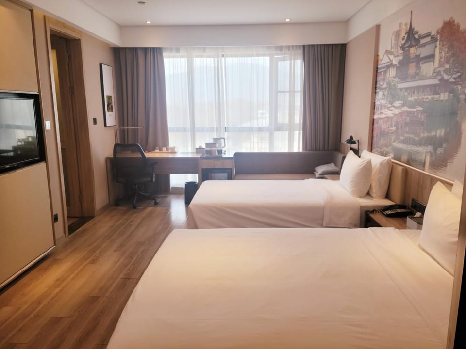 Atour Hotel Nanjing Sun Yat-sen Mausoleum Scenic Area Alfalfa Garden Subway Station Hotel in Nanjing