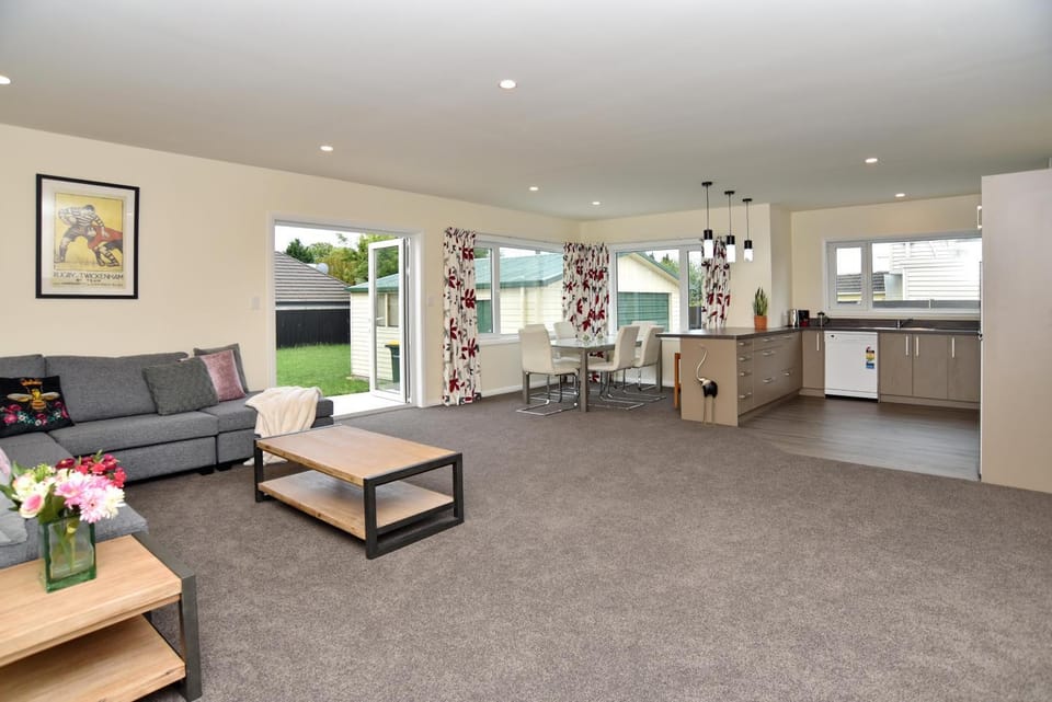 Kitchen or kitchenette, Living room, Dining area