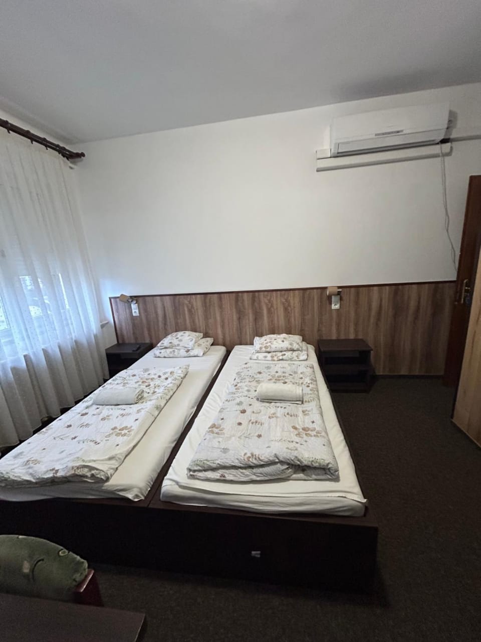 Bedroom, air conditioner