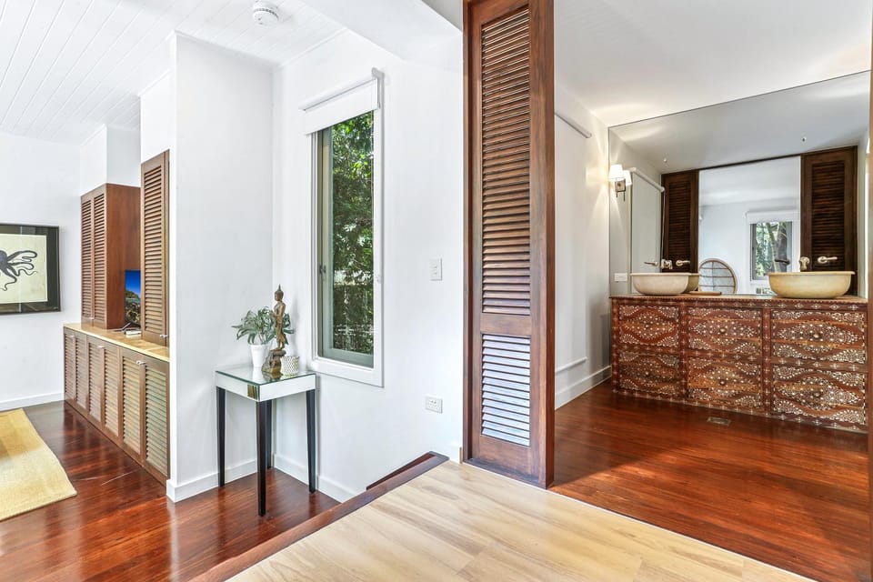 Dual-living amongst the rainforest, Little Cove House in Noosa Heads