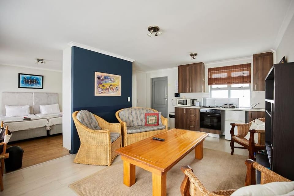 Bed, Kitchen or kitchenette, Living room, Photo of the whole room, Seating area, Bedroom, minibar, stove