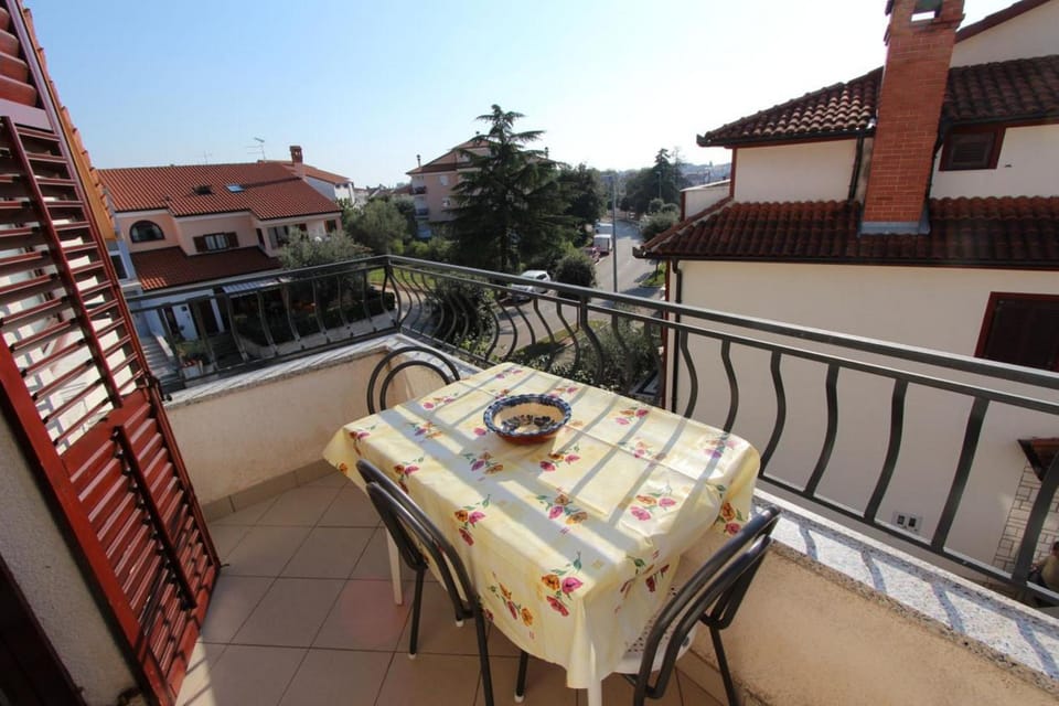 Balcony/Terrace, Street view