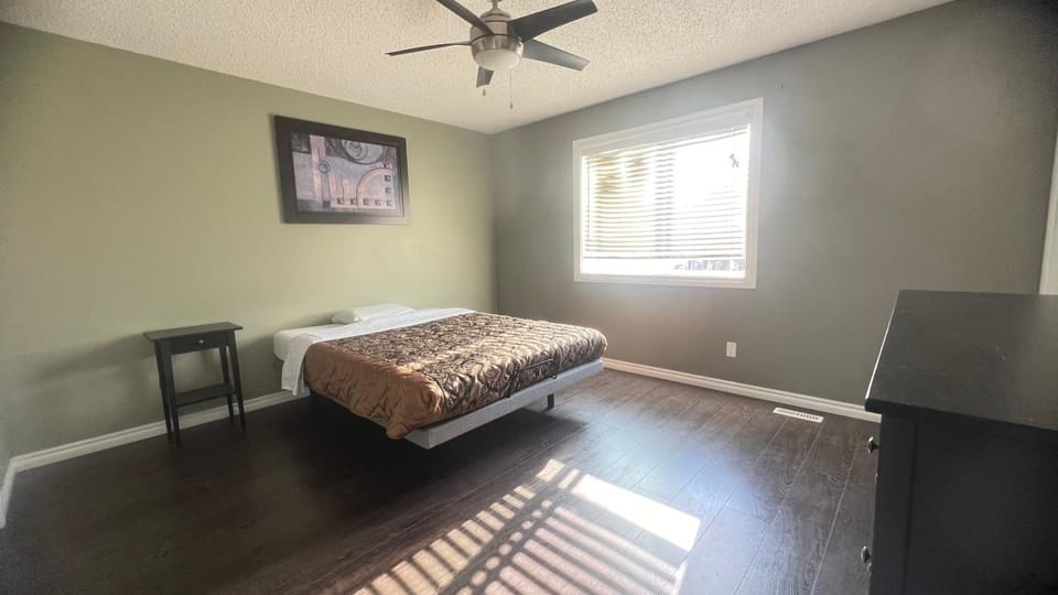 Monthly Accommodation Edmonton Londondery, Pilot Sound, McConachie Area Bed and Breakfast in Edmonton