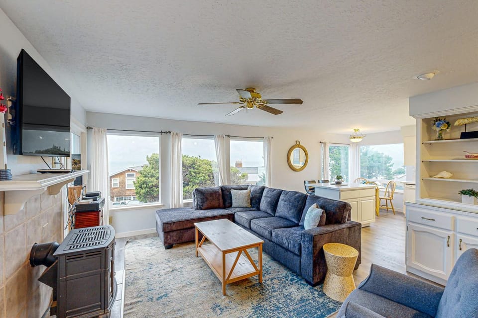 The Money Pit Beach House House in Lincoln City