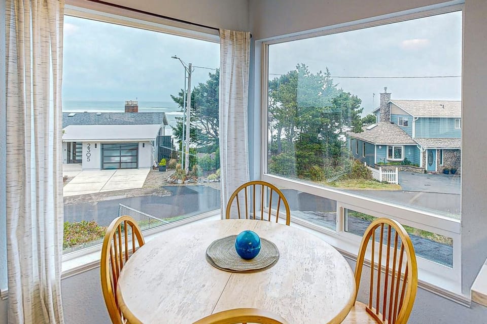 The Money Pit Beach House House in Lincoln City