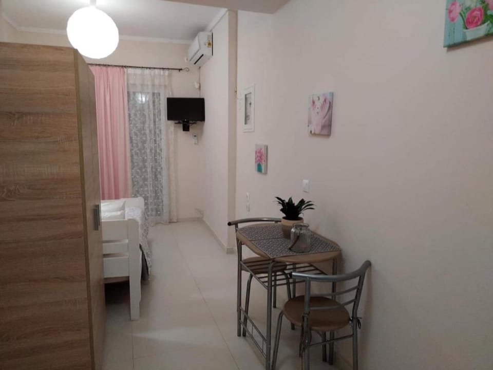 Konstantina's studio near the beach Apartment in Chania