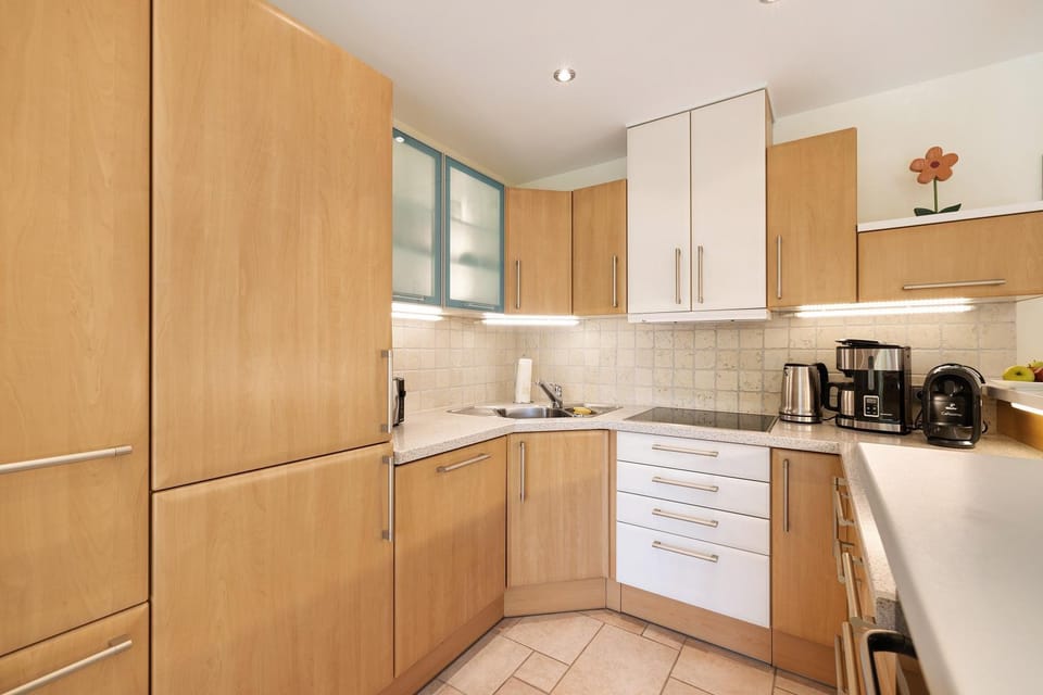 Kitchen or kitchenette, Living room